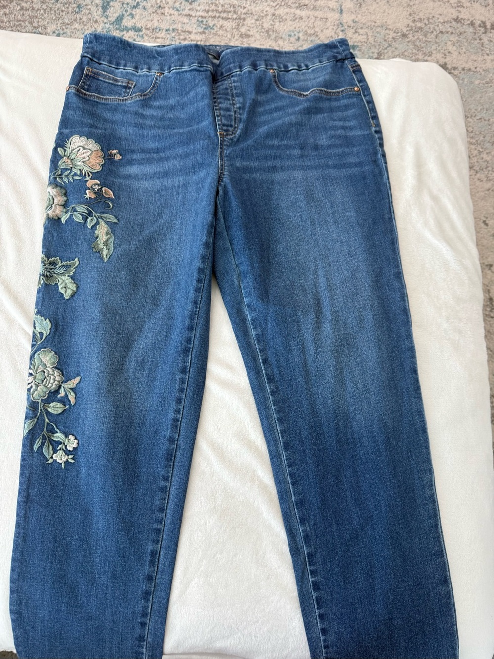 Chico's 3 Size 16R So Slimming® Embroidered Pull On Jeans D83
